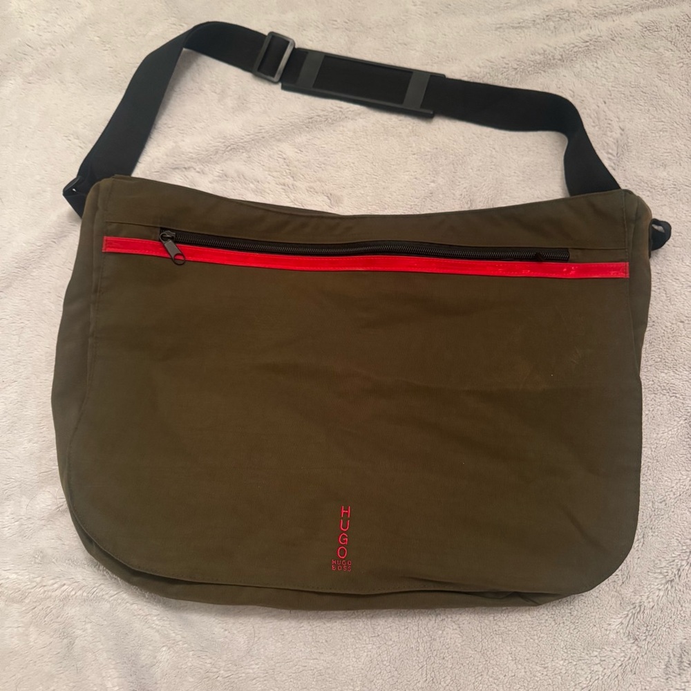 HUGO BOSS Nylon Unisex Messenger Bag Olive Green Red Zip Flap‎ Shoulder Strap